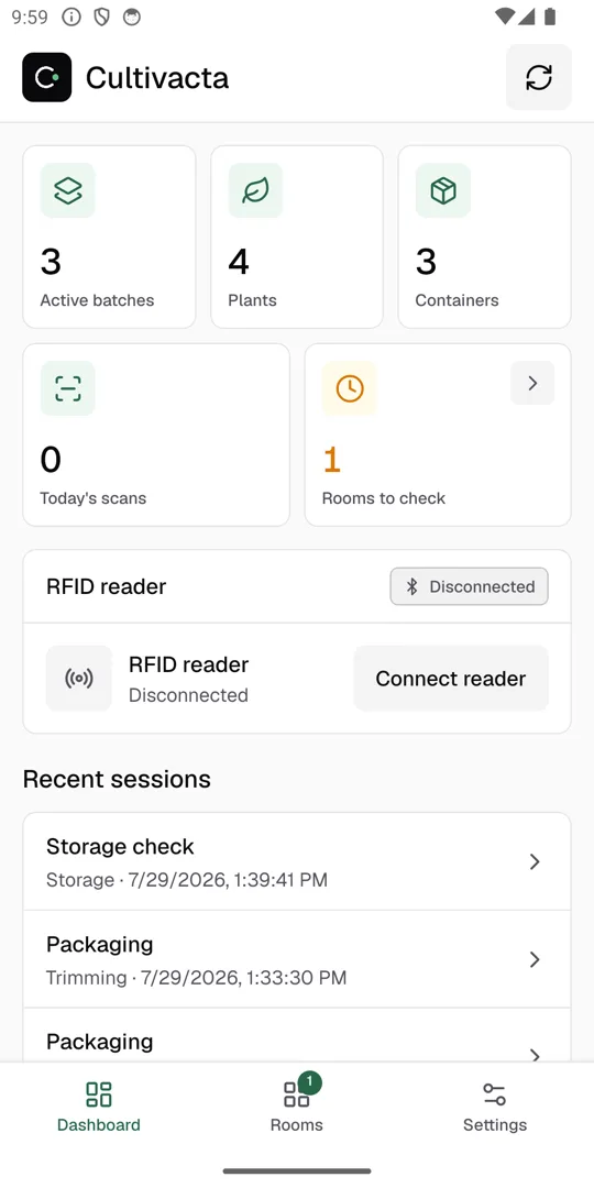 Cultivacta mobile dashboard with active batches, plants, containers and recent sessions.